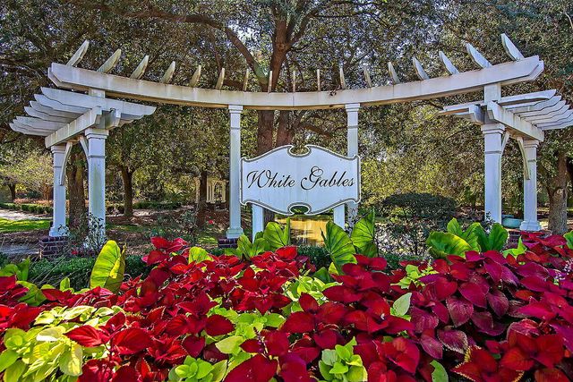 100 Hyacinth Street, Summerville, SC 29483