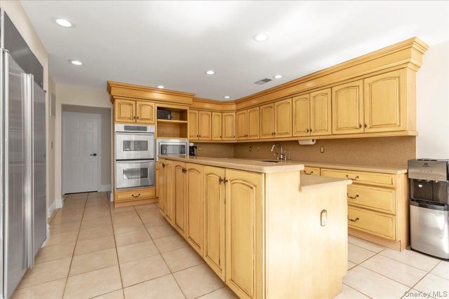 219 Carnation Drive, Farmingdale, NY 11735