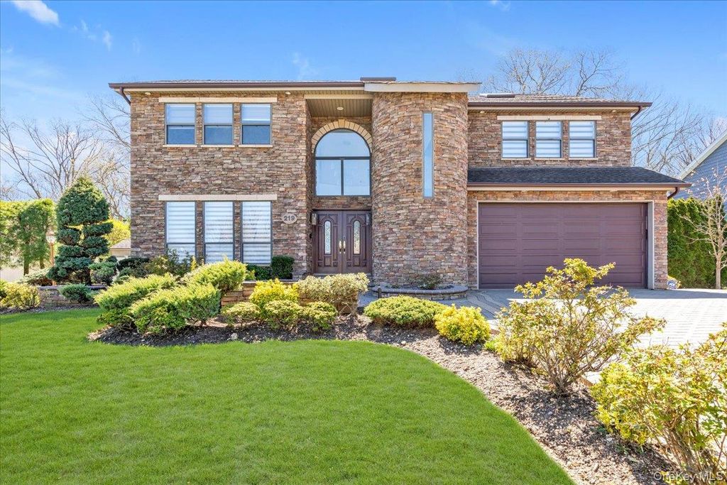 219 Carnation Drive, Farmingdale, NY 11735