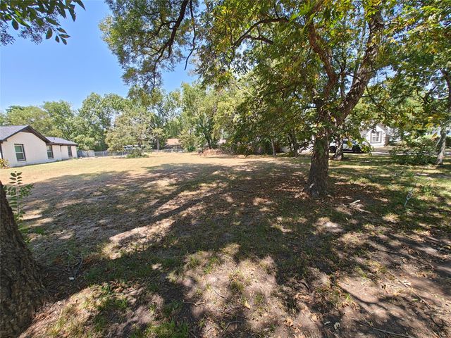 513 E 13th Street, Bonham, TX 75418