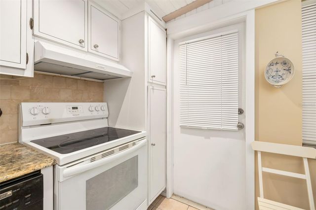 7461 W COUNTRY CLUB DRIVE 404, Sarasota, FL 34243