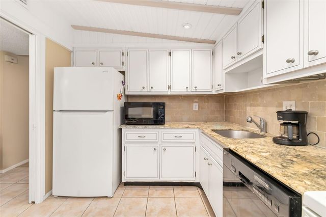 7461 W COUNTRY CLUB DRIVE 404, Sarasota, FL 34243