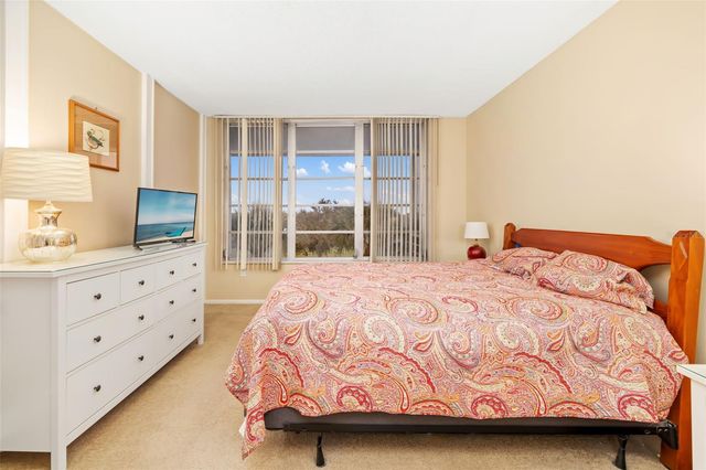 7461 W COUNTRY CLUB DRIVE 404, Sarasota, FL 34243