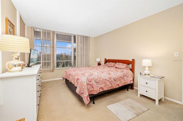 7461 W COUNTRY CLUB DRIVE 404, Sarasota, FL 34243