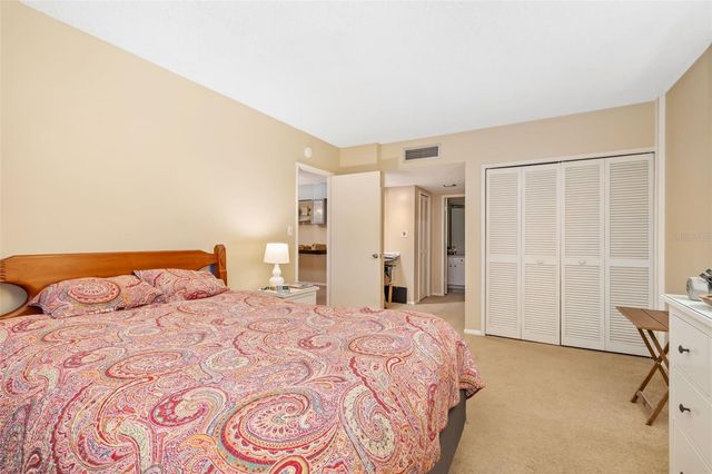 7461 W COUNTRY CLUB DRIVE 404, Sarasota, FL 34243