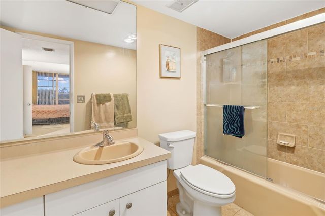 7461 W COUNTRY CLUB DRIVE 404, Sarasota, FL 34243