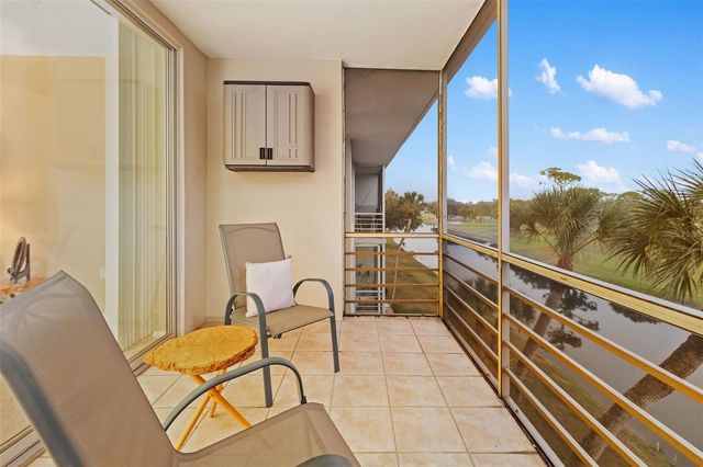 7461 W COUNTRY CLUB DRIVE 404, Sarasota, FL 34243