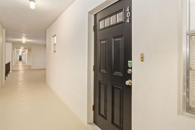 7461 W COUNTRY CLUB DRIVE 404, Sarasota, FL 34243