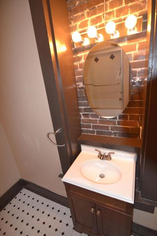 214 S Campbell Avenue, Springfield, MO 65806