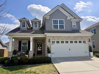 421 Wind Dance Dr, Lebanon, TN 37087