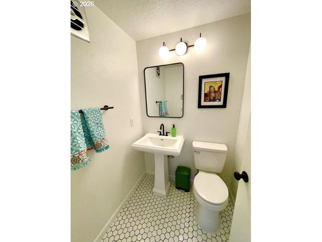 1520 W 28TH Pl, Eugene, OR 97405