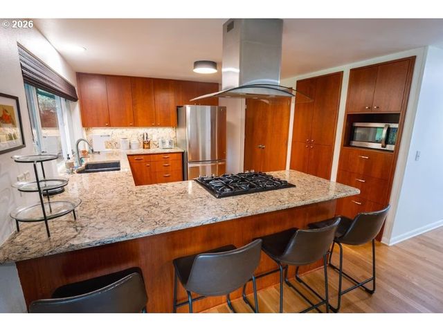 1520 W 28TH Pl, Eugene, OR 97405