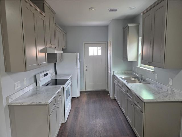 213 Dipping Stream Street, Houston, TX 77076