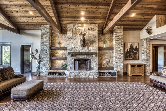 6892 Palm Road, Sealy, TX 77474