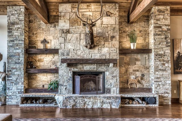 6892 Palm Road, Sealy, TX 77474