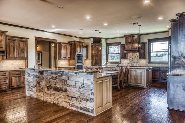 6892 Palm Road, Sealy, TX 77474