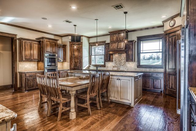 6892 Palm Road, Sealy, TX 77474