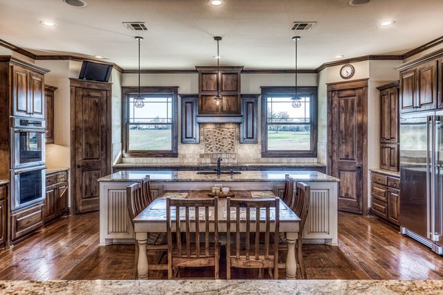 6892 Palm Road, Sealy, TX 77474