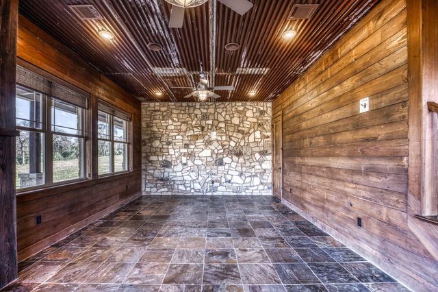 6892 Palm Road, Sealy, TX 77474