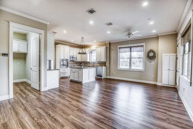 6892 Palm Road, Sealy, TX 77474