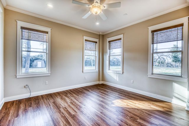 6892 Palm Road, Sealy, TX 77474