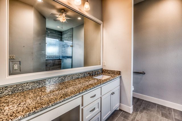 6892 Palm Road, Sealy, TX 77474