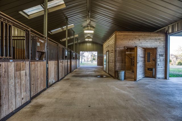 6892 Palm Road, Sealy, TX 77474