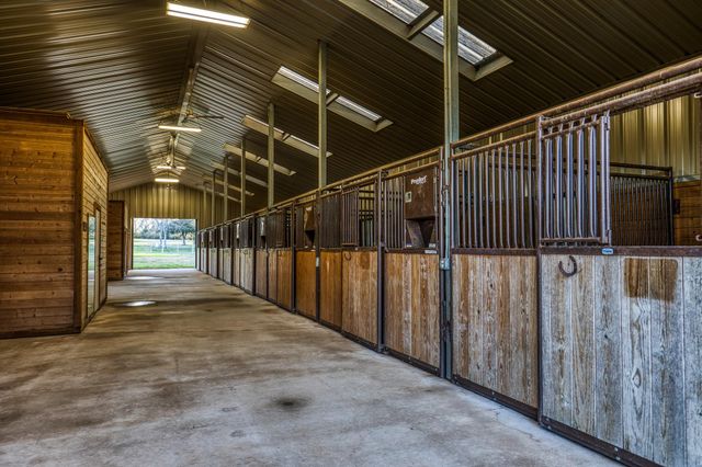 6892 Palm Road, Sealy, TX 77474