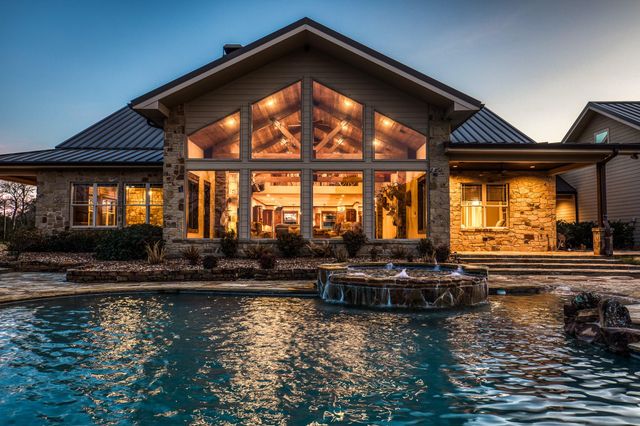 6892 Palm Road, Sealy, TX 77474