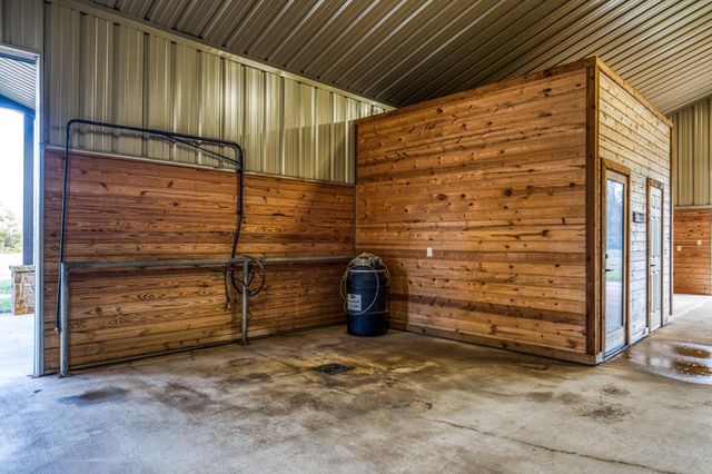 6892 Palm Road, Sealy, TX 77474