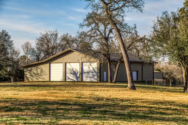 6892 Palm Road, Sealy, TX 77474