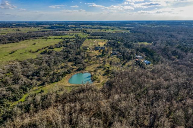 6892 Palm Road, Sealy, TX 77474