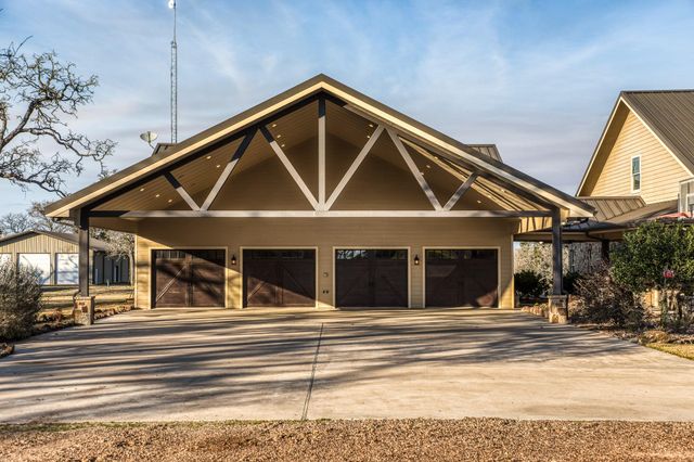 6892 Palm Road, Sealy, TX 77474