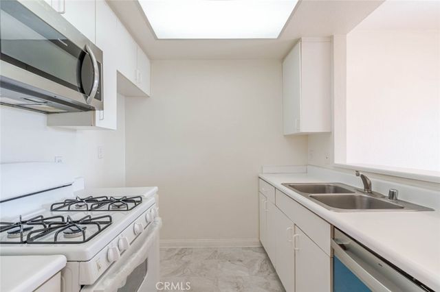 19350 Sherman Way 210, Reseda, CA 91335