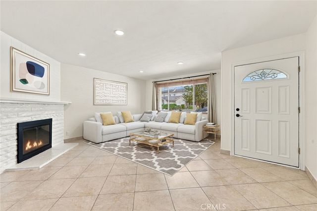 6683 Gross Avenue, West Hills, CA 91307
