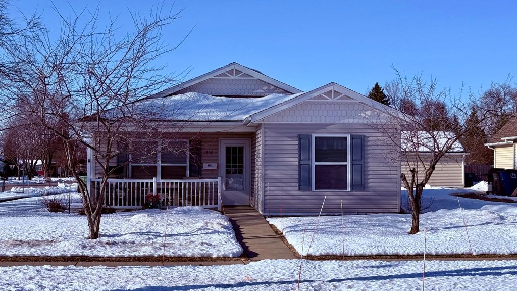 1802 4th Avenue N, Moorhead, MN 56560