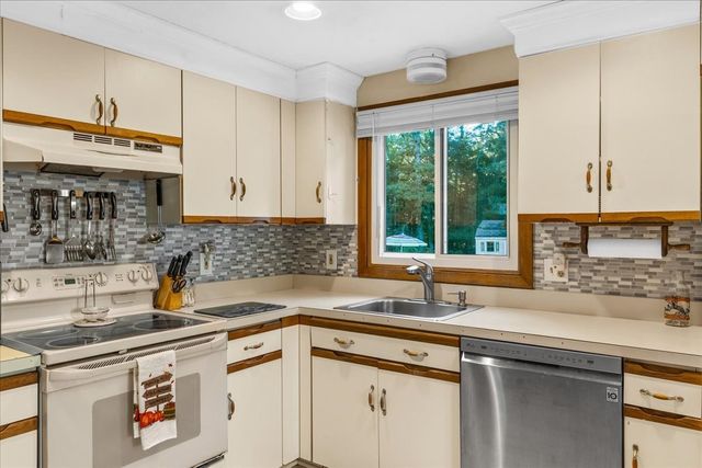 37 Donna Dr, Plymouth, MA 02360