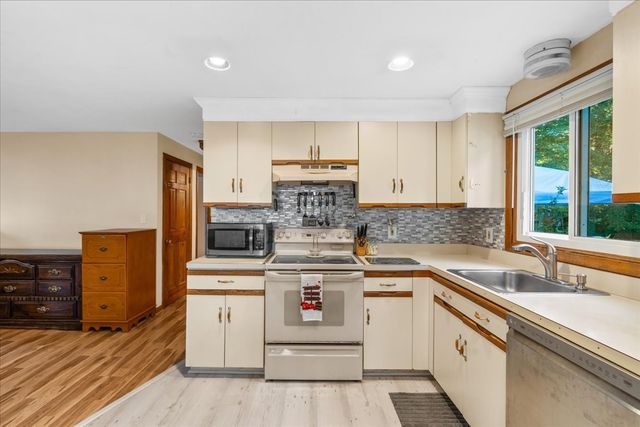 37 Donna Dr, Plymouth, MA 02360