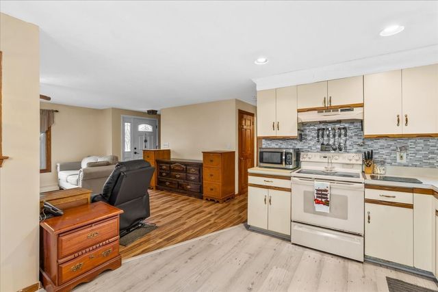 37 Donna Dr, Plymouth, MA 02360