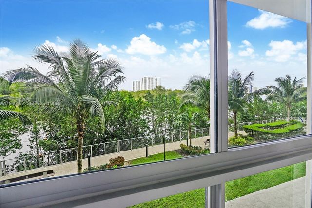 16385 Biscayne Boulevard 2017, North Miami Beach, FL 33160