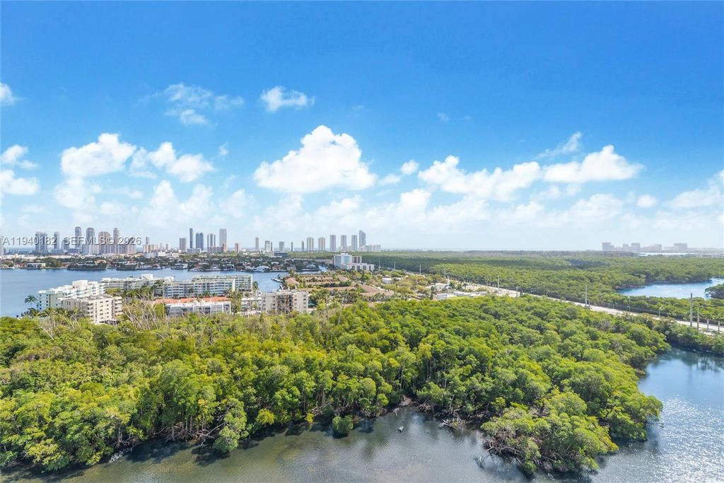 16385 Biscayne Boulevard 2017, North Miami Beach, FL 33160