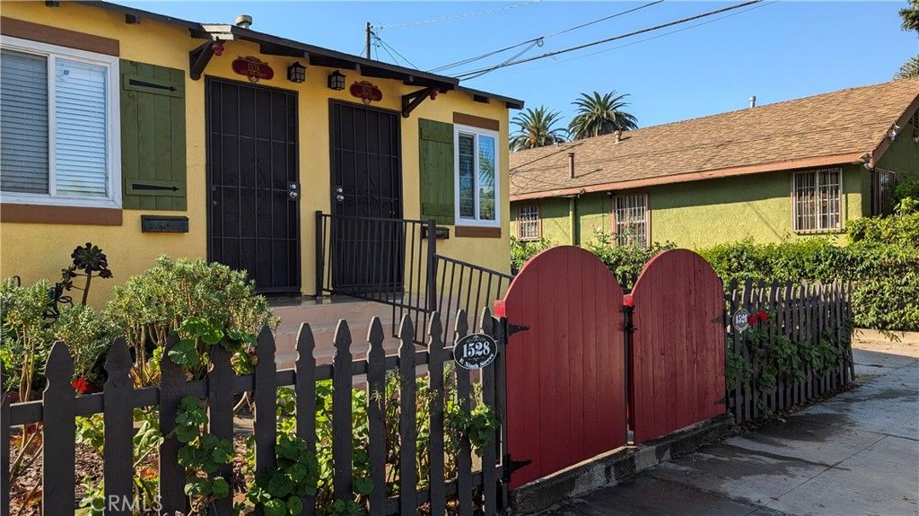 1526 E 9th Street, Long Beach, CA 90813