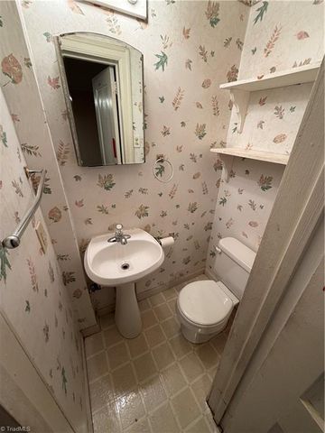 821 Holt Avenue, Greensboro, NC 27405