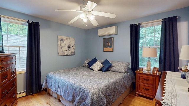 233 Tispaquin St, Middleboro, MA 02346