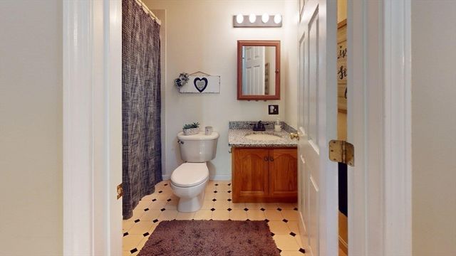 233 Tispaquin St, Middleboro, MA 02346