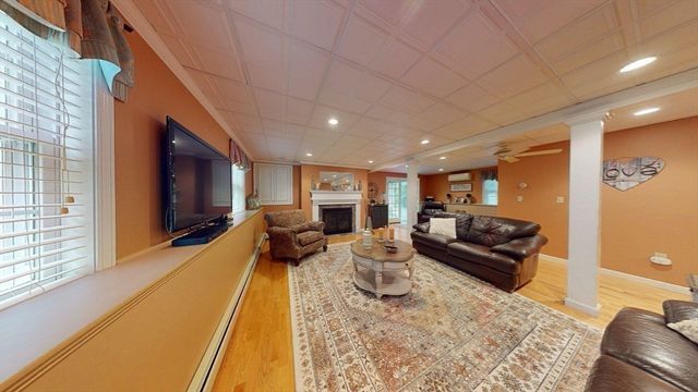 233 Tispaquin St, Middleboro, MA 02346