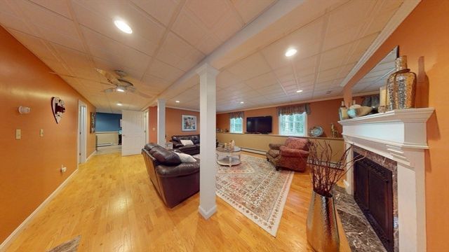 233 Tispaquin St, Middleboro, MA 02346