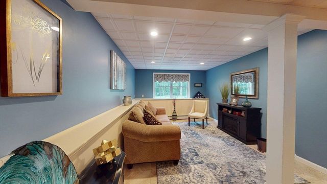 233 Tispaquin St, Middleboro, MA 02346