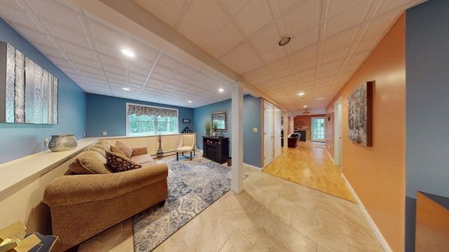 233 Tispaquin St, Middleboro, MA 02346