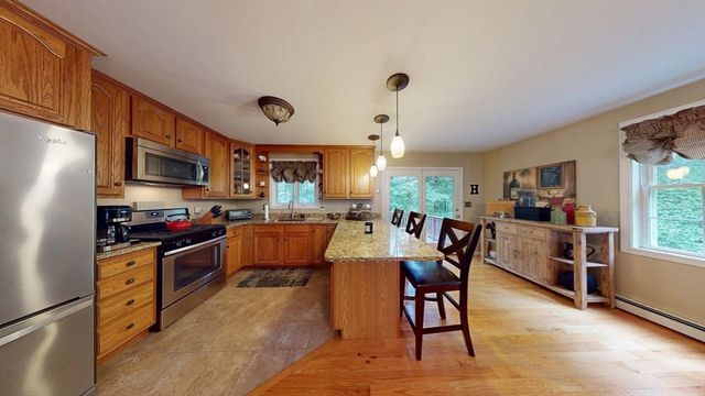 233 Tispaquin St, Middleboro, MA 02346